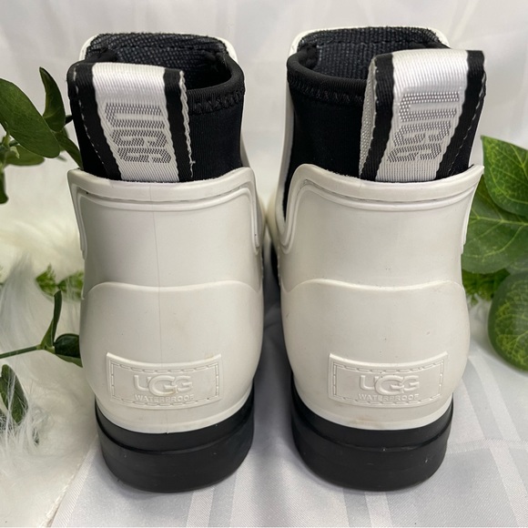 Ugg Droplet Rain Boots 6 - Picture 4 of 5